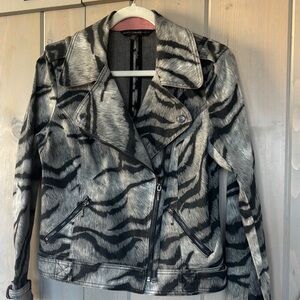 White House Black Market moto